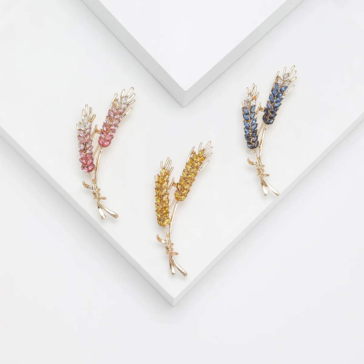 Women Brooches Korean Fashion Style 3-Color Rhinestone Ear of Wheat Lapel Pins Luxury Jewelry Accessories For Clothing