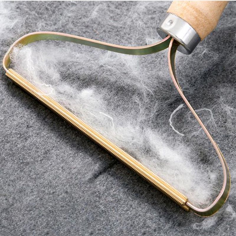 Wooden Handle Lint Scraper Razor