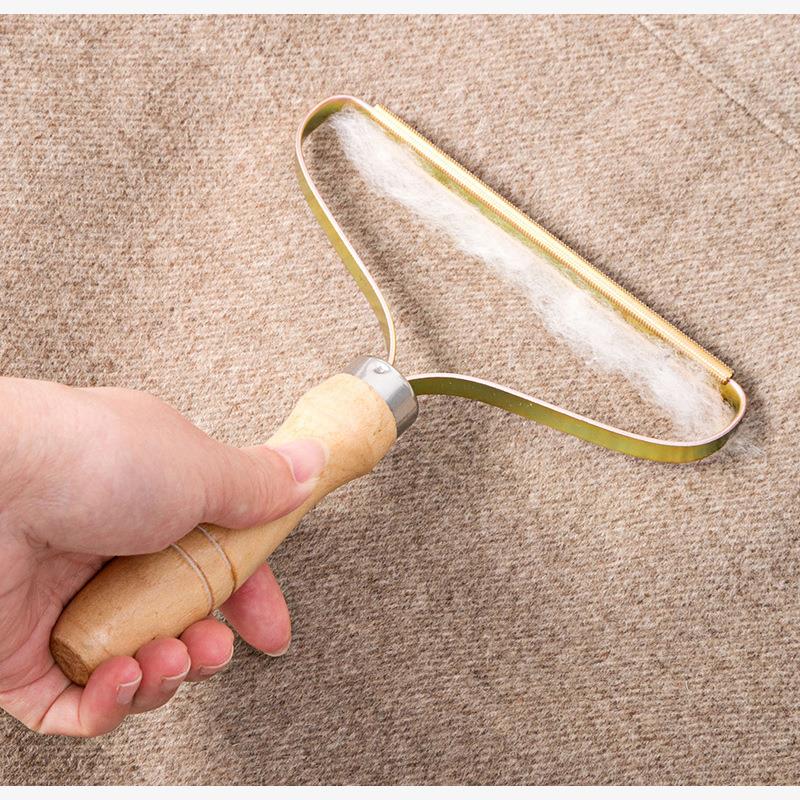 Wooden Handle Lint Scraper Razor