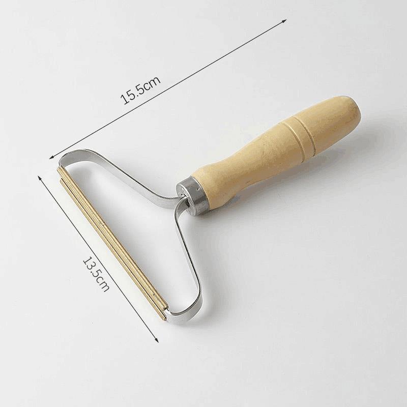 Wooden Handle Lint Scraper Razor