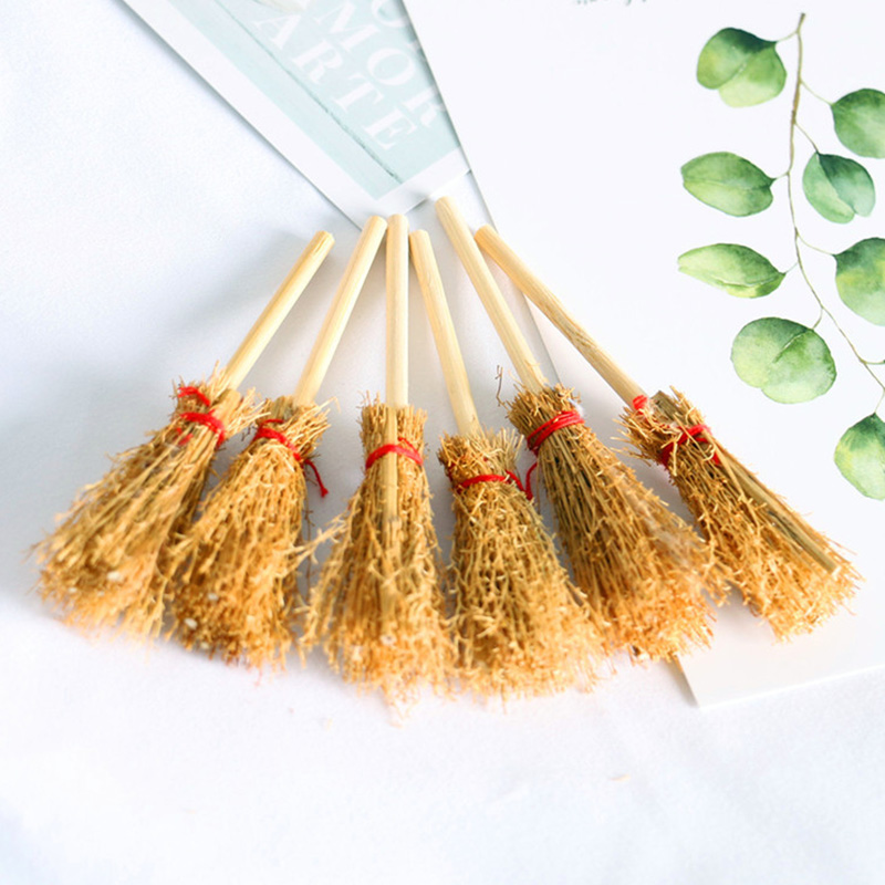 Wooden Mini Witch Brooms (12pcs) Wooden Mini Witch Brooms (12pcs)