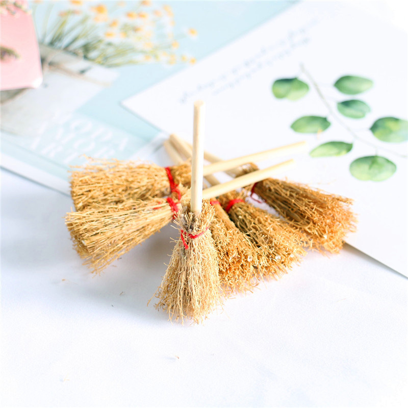 Wooden Mini Witch Brooms (12pcs) Wooden Mini Witch Brooms (12pcs)