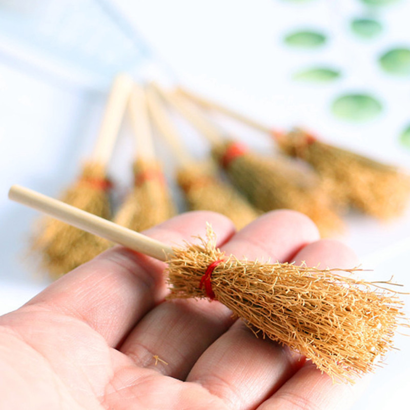 Wooden Mini Witch Brooms (12pcs) Wooden Mini Witch Brooms (12pcs)