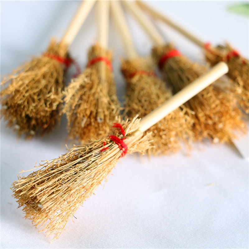 Wooden Mini Witch Brooms (12pcs) Wooden Mini Witch Brooms (12pcs)